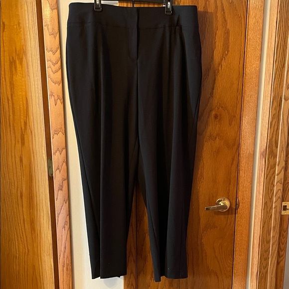 Lane Bryant Pants - LANE BRYANT NWT Sz 20 “The Allie” Wide Leg Black Trousers elastic waistband